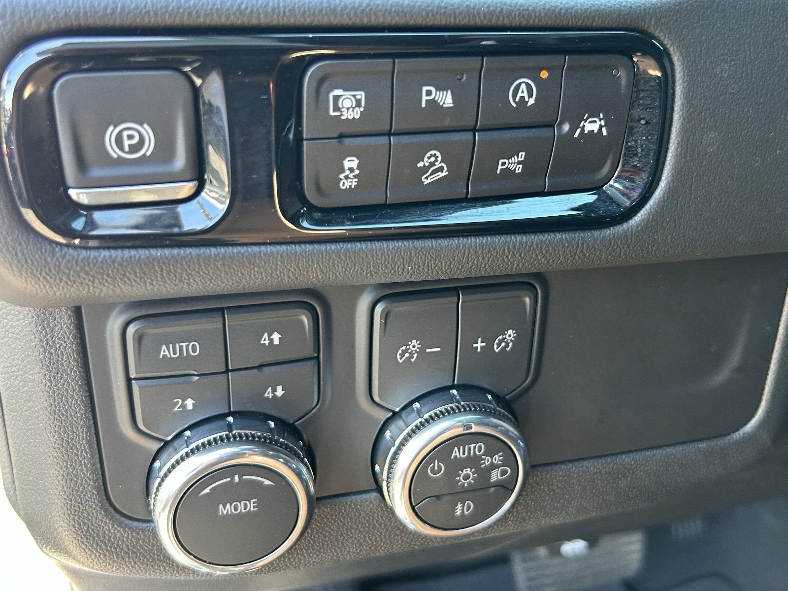 2026 GMC Yukon AT4 - Photo 22