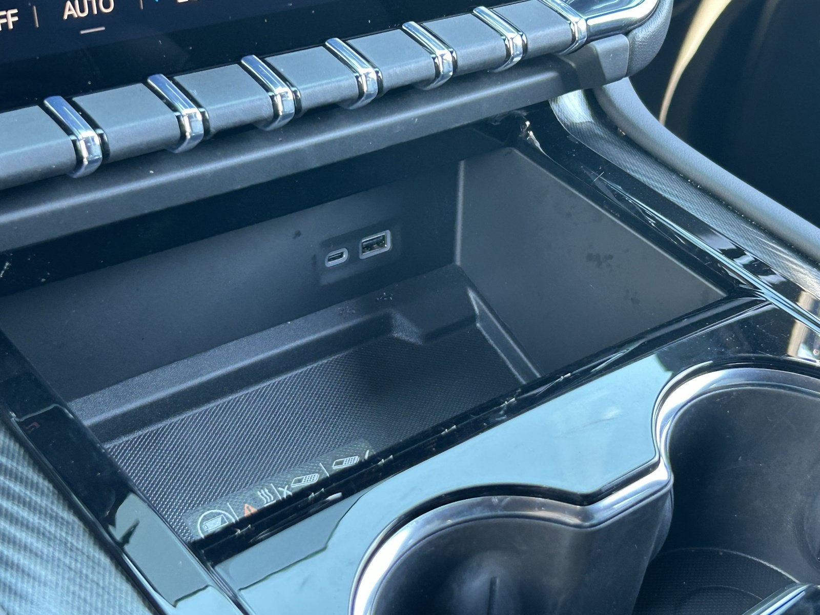 2026 GMC Yukon AT4 - Photo 28