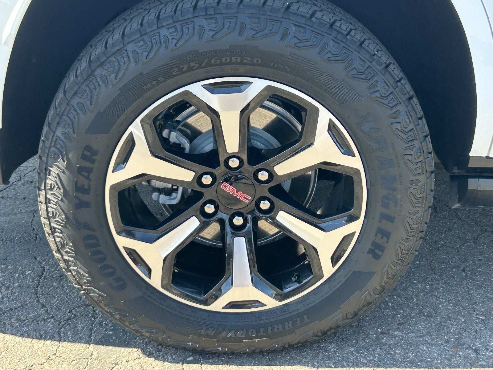 2026 GMC Yukon AT4 - Photo 31