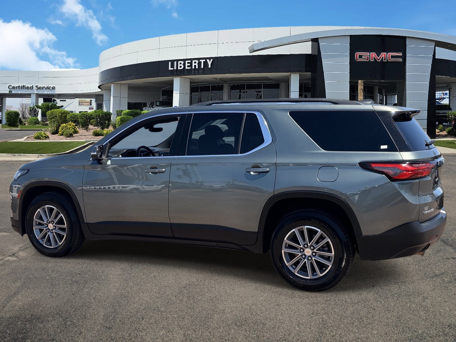 2023 Chevrolet Traverse LT Cloth