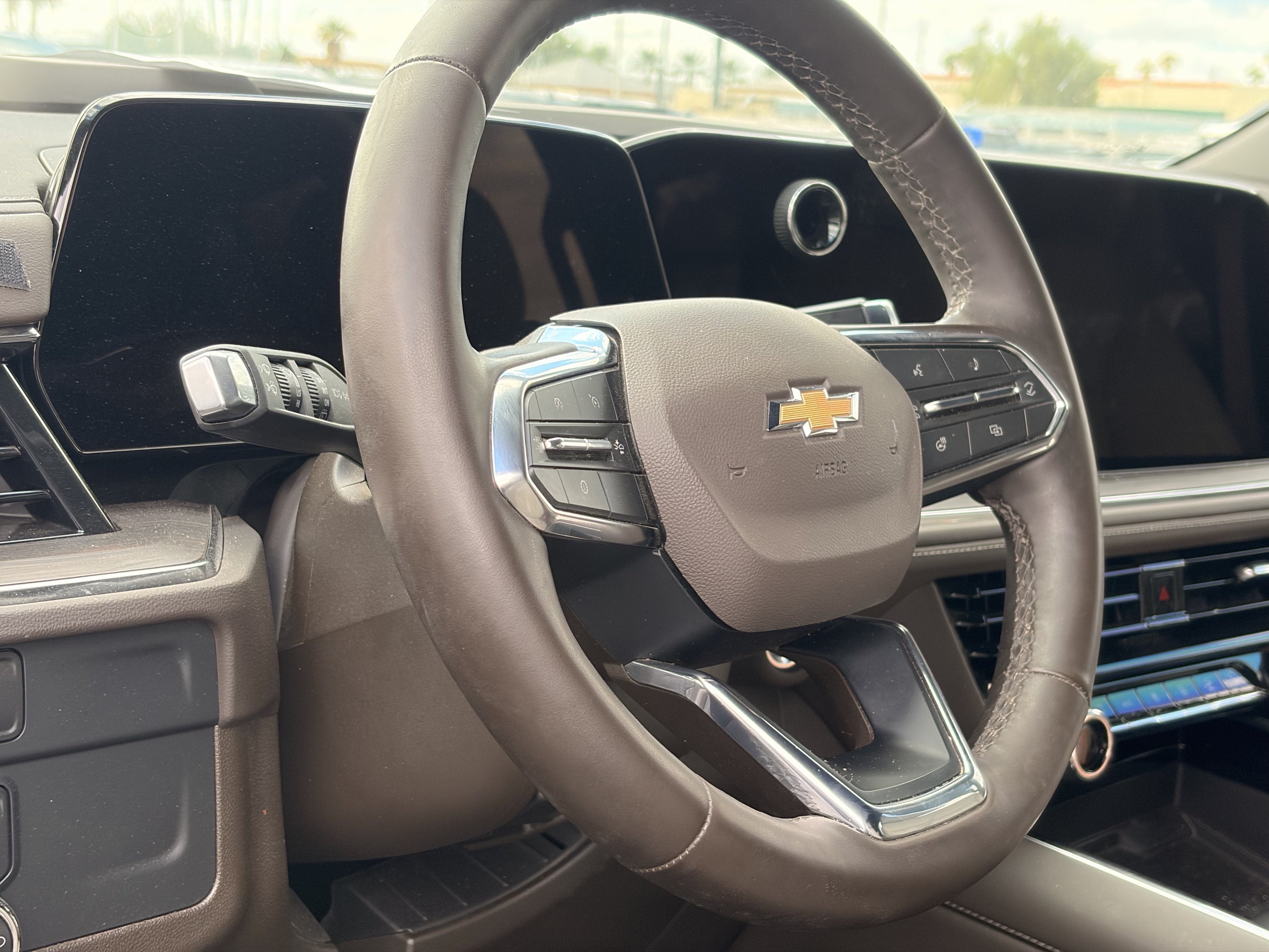2025 Chevrolet Suburban LT