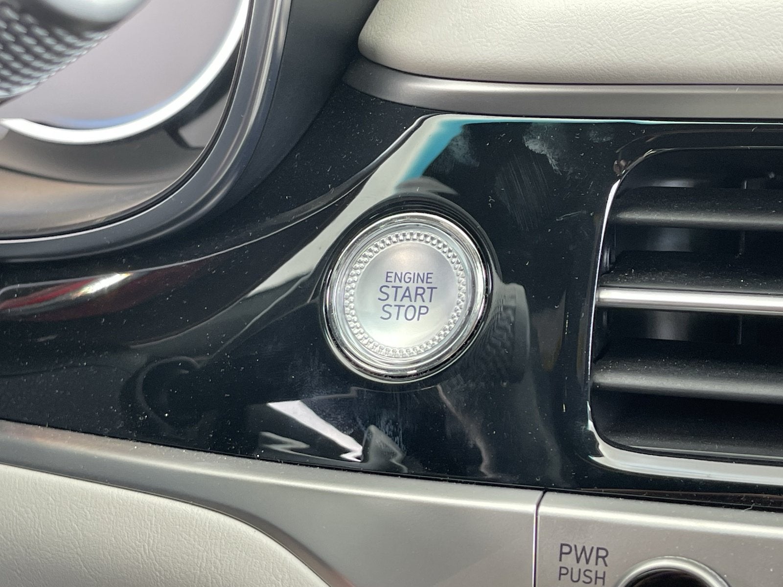 2025 Genesis G70 2.5T AWD