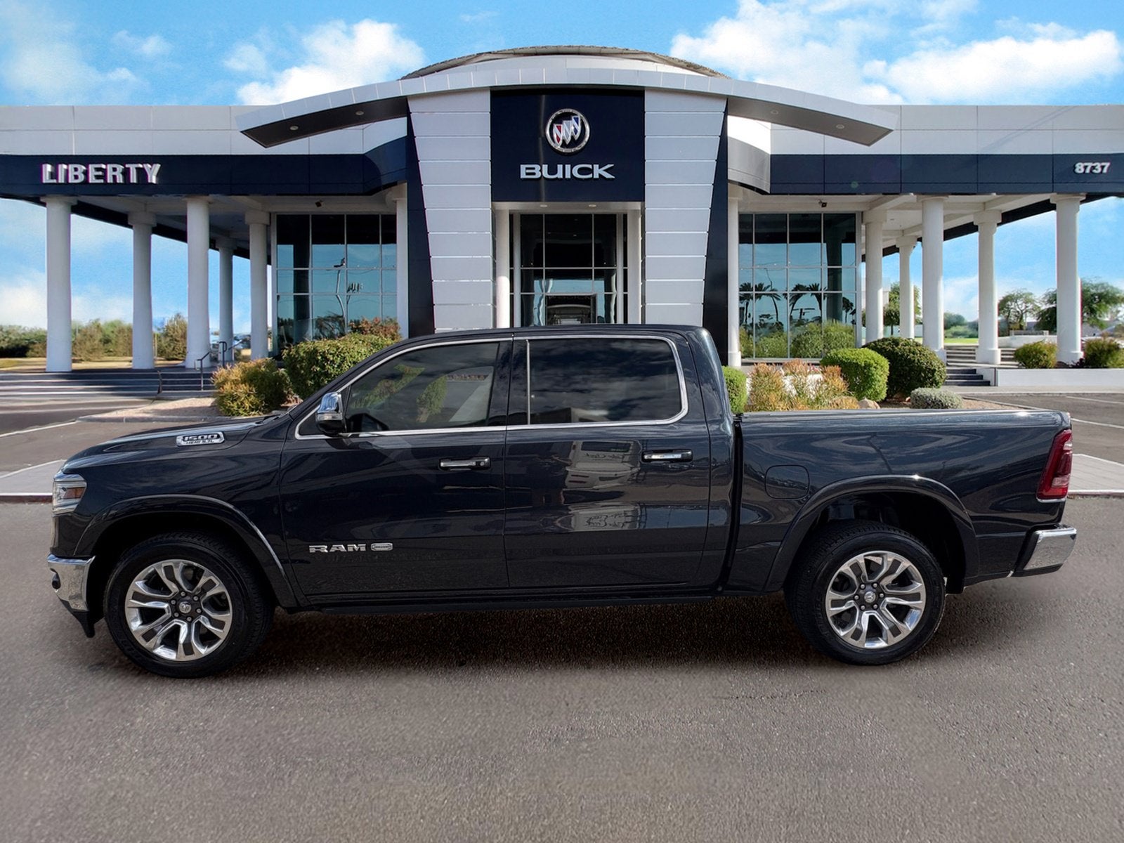 2019 RAM 1500 Longhorn Crew Cab 4x4 5'7" Box