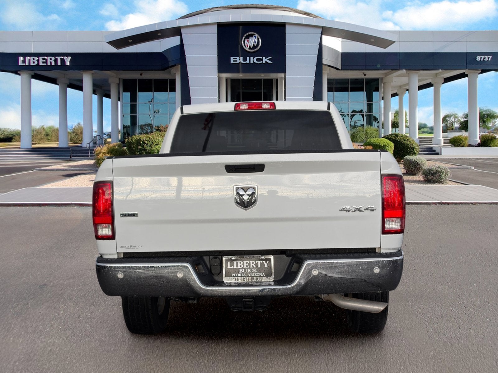 2022 RAM 1500 Classic SLT Crew Cab 4x4 5'7" Box