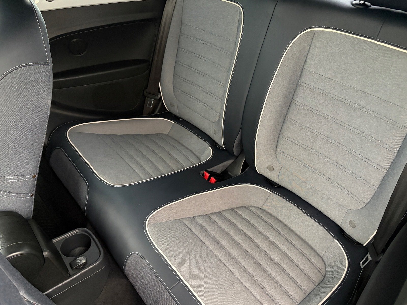 2016 Volkswagen Beetle Convertible 1.8T Denim