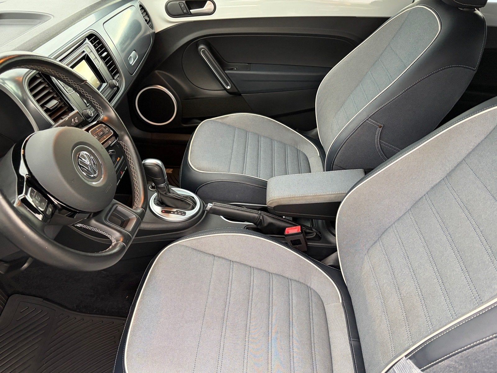2016 Volkswagen Beetle Convertible 1.8T Denim