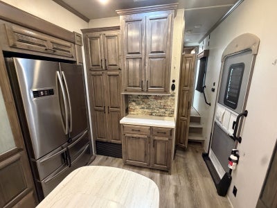 2022 CEDAR CREEK CHAMPAGNE Base
